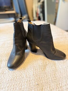 Saks Fifth Avenue Black Studded Chelsea Block Heel Ankle Boots Size 8.5